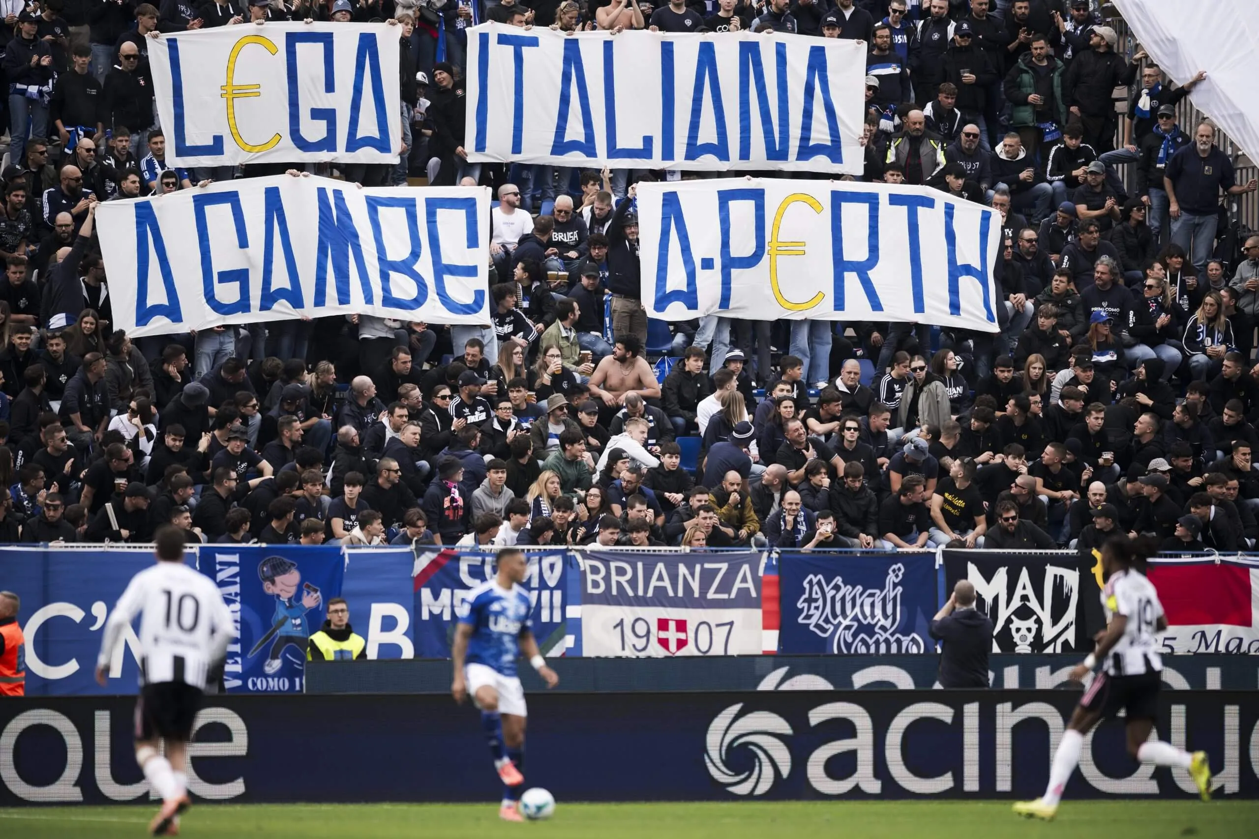 CĐV và CLB đối mặt với áp lực thương mại khi lịch đấu dày đặc và quy mô lớn