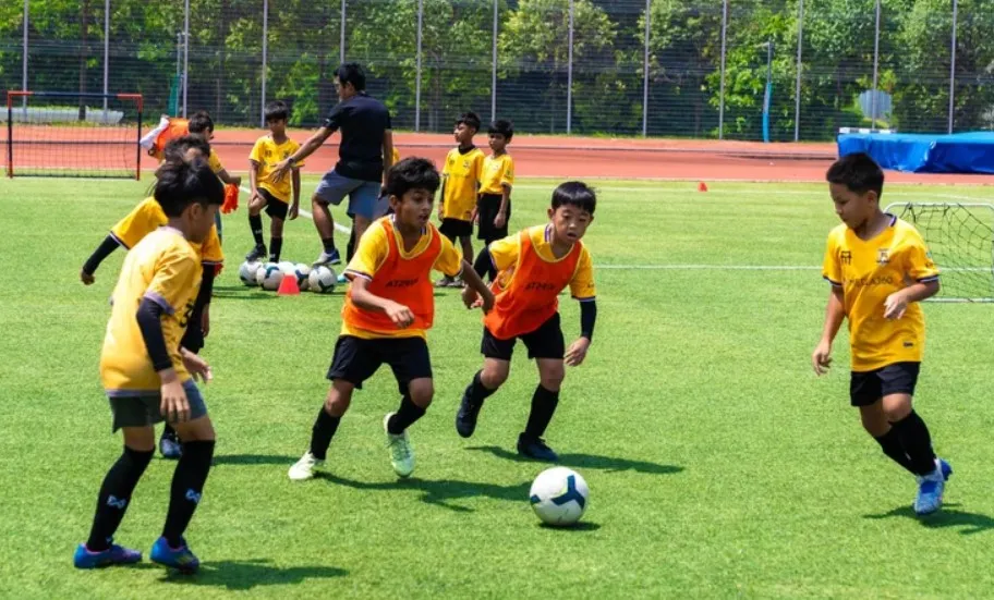 Con đường trở thành một cầu thủ chuyên nghiệp là rất khắc nghiệt với các tài năng nhí.