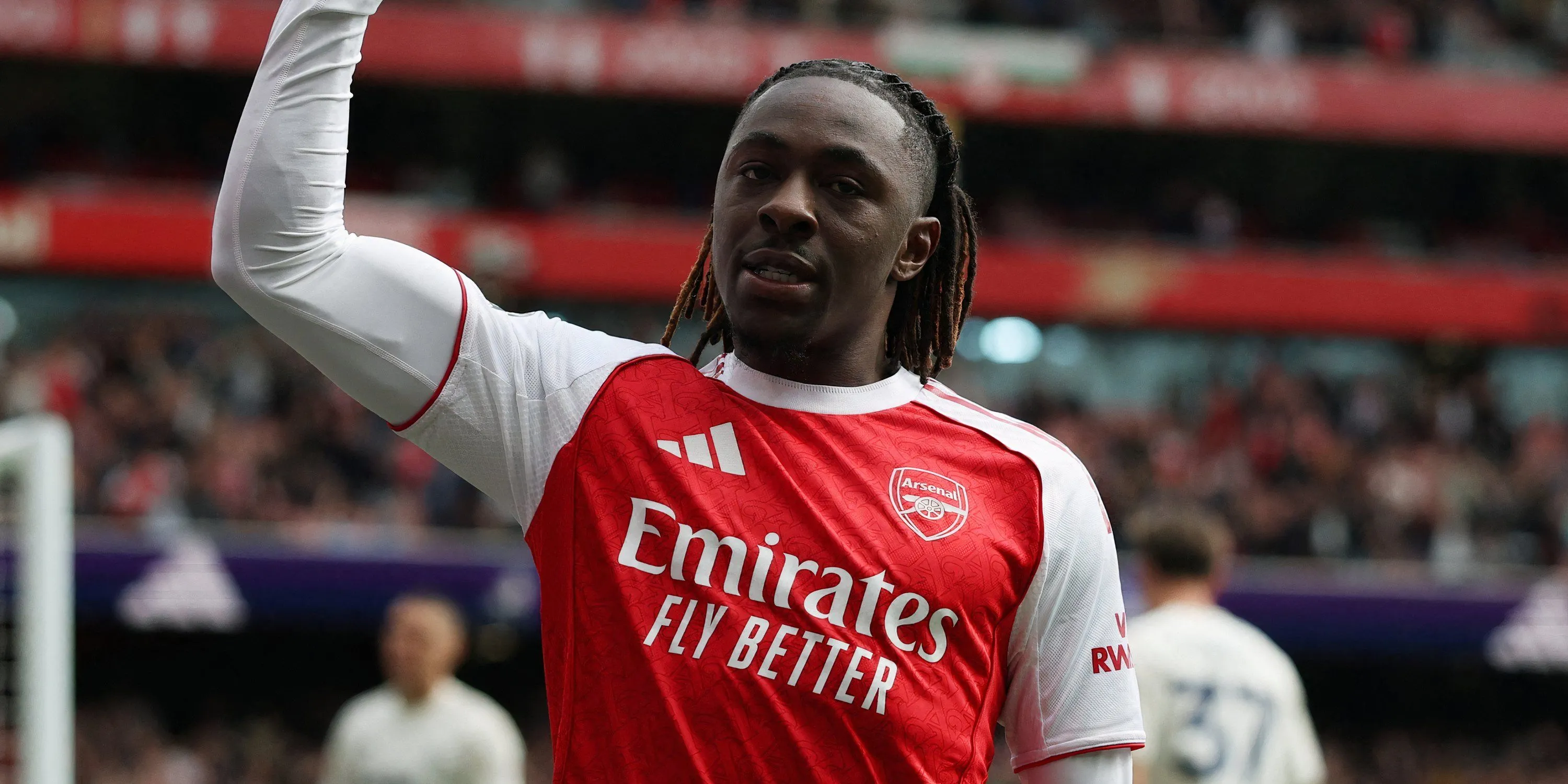 Eberechi Eze trong màu áo Arsenal, minh họa khả năng qua người và tạo cơ hội