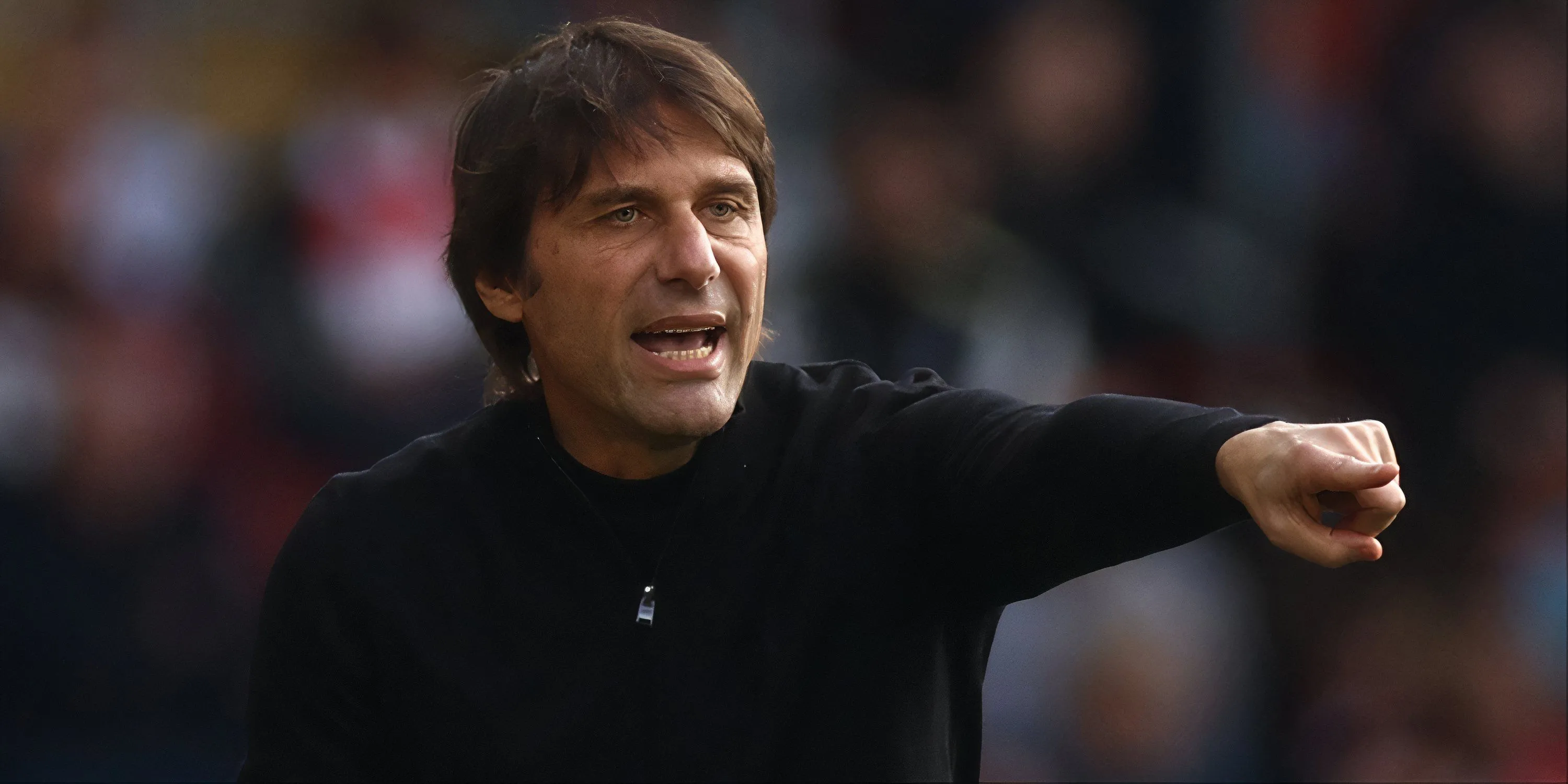 HLV Antonio Conte trong một buổi tập của Tottenham Hotspur