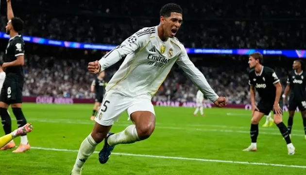 Jude Bellingham trên sân Santiago Bernabéu ghi bàn cho Real Madrid
