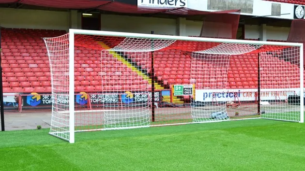 Khung thành bóng đá tiêu chuẩn FIFA 7.32m x 2.44m, tiêu chuẩn kích thước và màu trắng