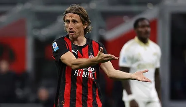 Luka Modric buồn sau trận AC Milan hòa Pisa 2-2 tại San Siro