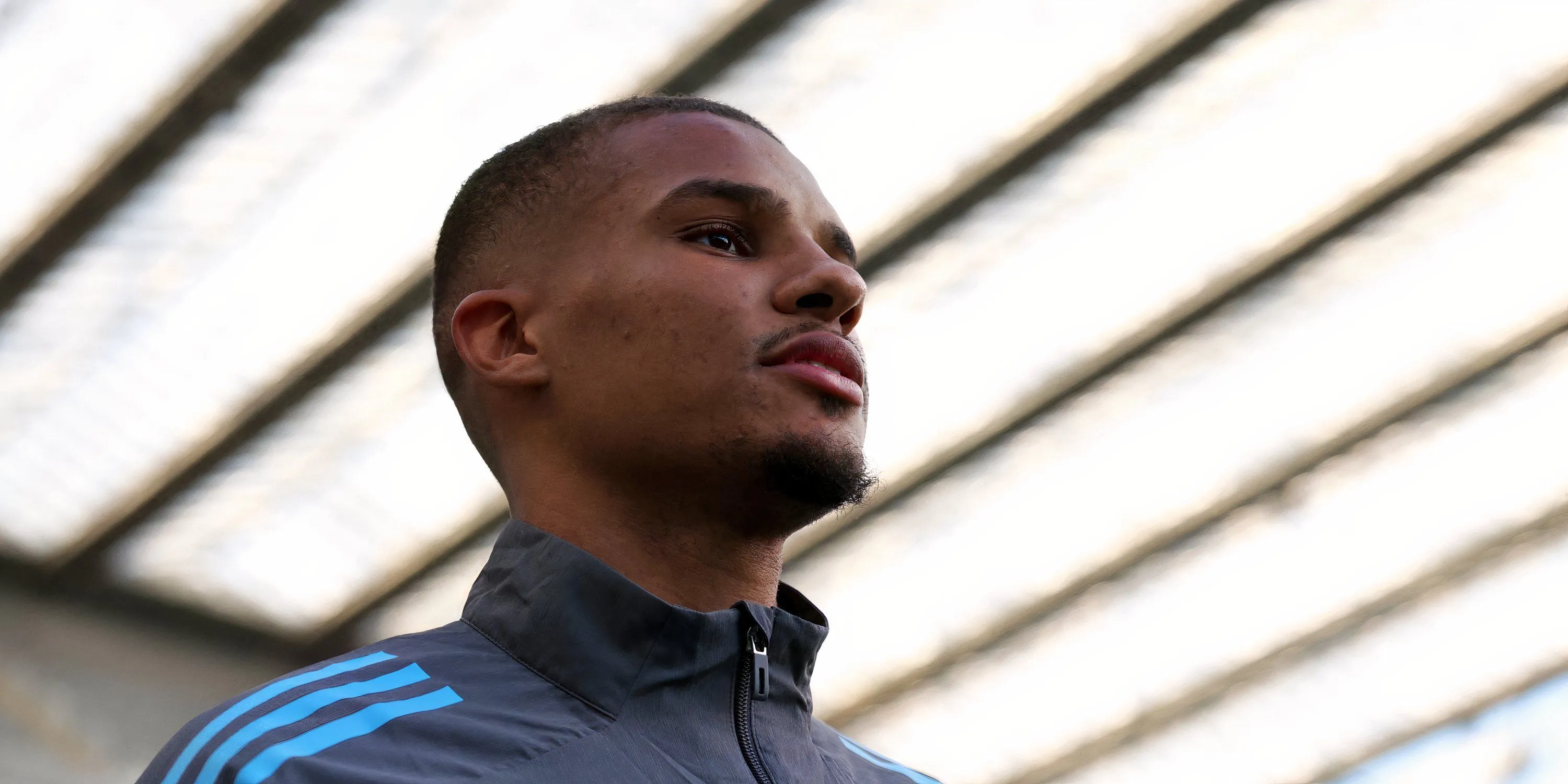 Malick Thiaw trong màu áo Newcastle, tranh chấp trên không và kiểm soát khu vực phòng ngự