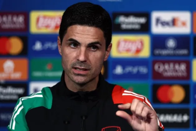 Mikel Arteta chỉ đạo Arsenal trong buổi tập tình huống cố định — chiến lược phá bóng chết Ngoại hạng Anh