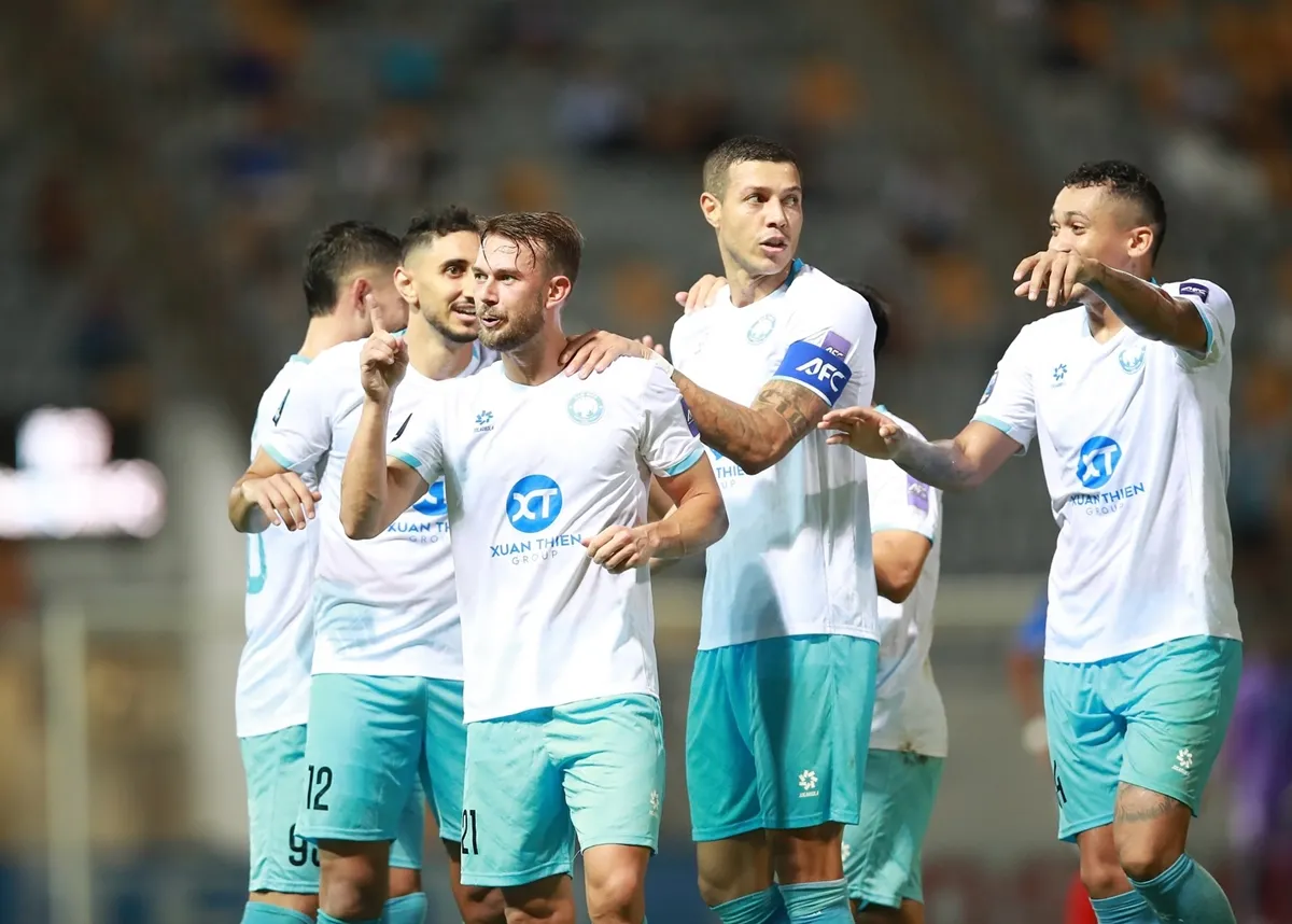 Nam Định thi đấu tại AFC Champions League Two, minh họa khác biệt khi tham dự đấu trường quốc tế