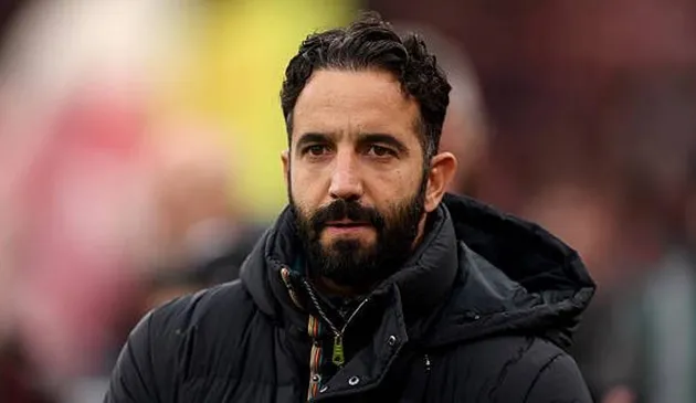 Ruben Amorim lạnh lùng sau trận, không bận tâm bình luận Arne Slot