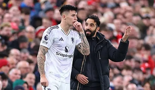 Ruben Amorim tập trung cùng học trò, xây dựng kỷ luật chiến thuật tại Manchester United.