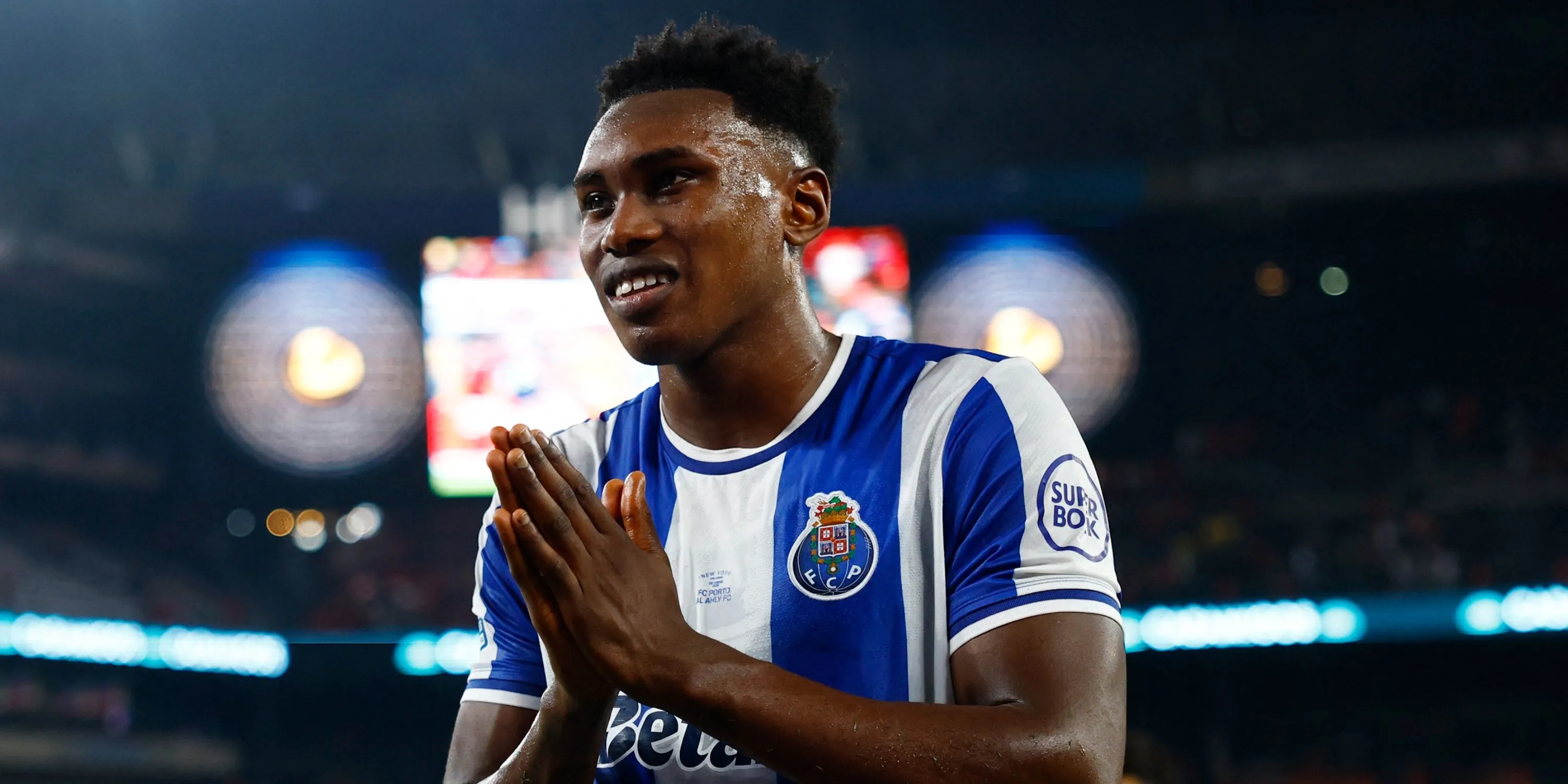 Samu thi đấu cho Porto, thể hiện khả năng săn bàn và săn cơ hội lớn trong khu vực 16m50