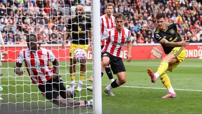 Sesko tranh bóng, bài toán hàng công cho Amorim trước Brighton