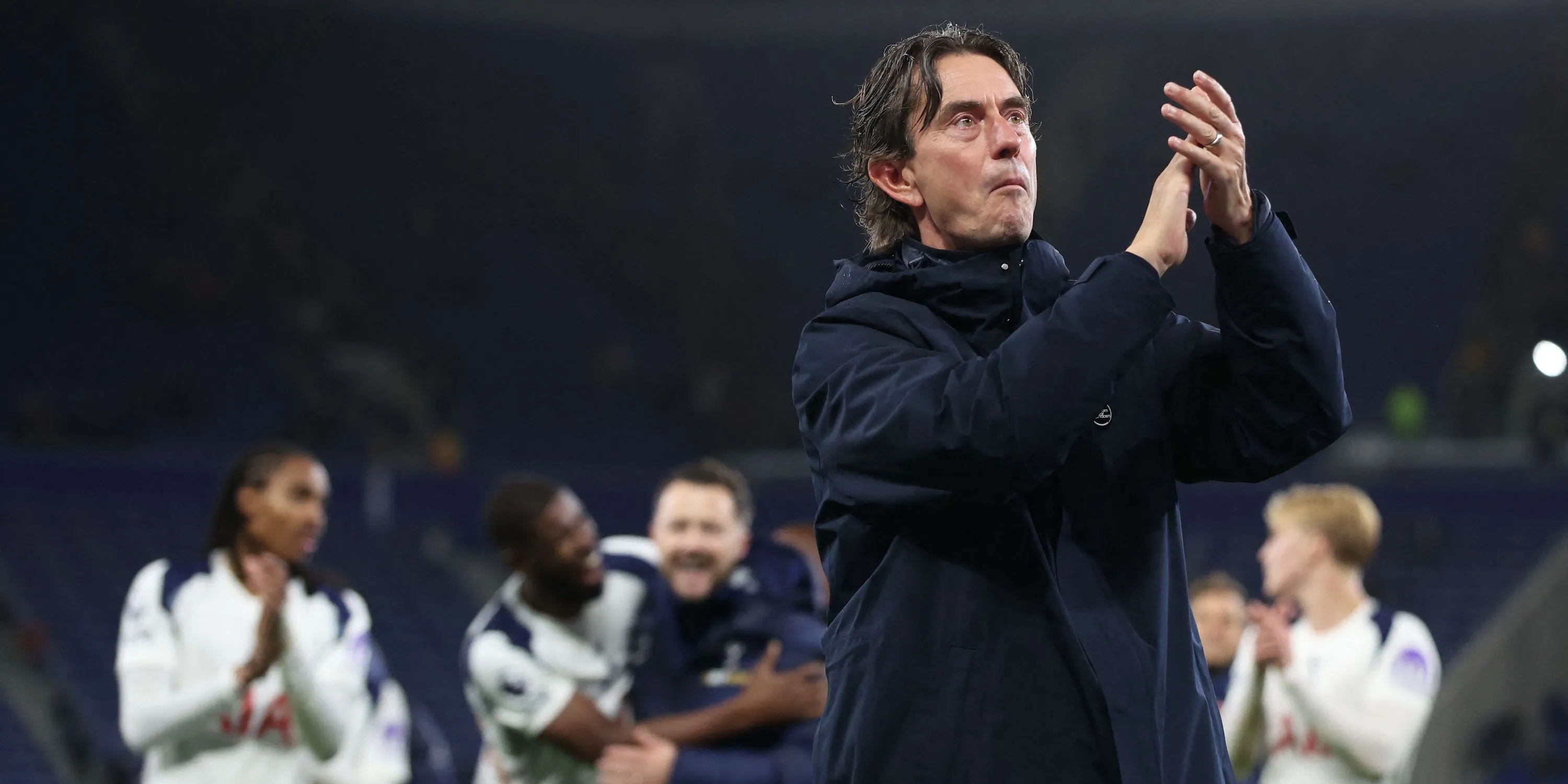 Thomas Frank ăn mừng sau trận thắng Everton, Tottenham lạnh lùng nhưng chắc chắn