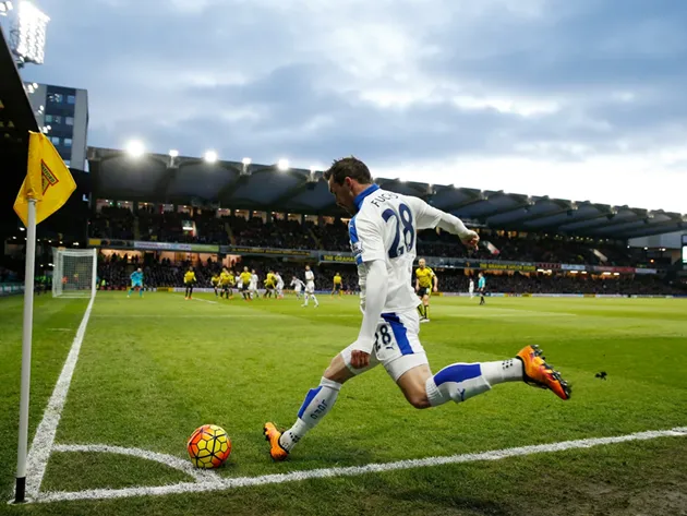 Tình huống phạt góc thường tạo cơ hội ghi bàn từ các pha tạt và dàn xếp chiến thuật.