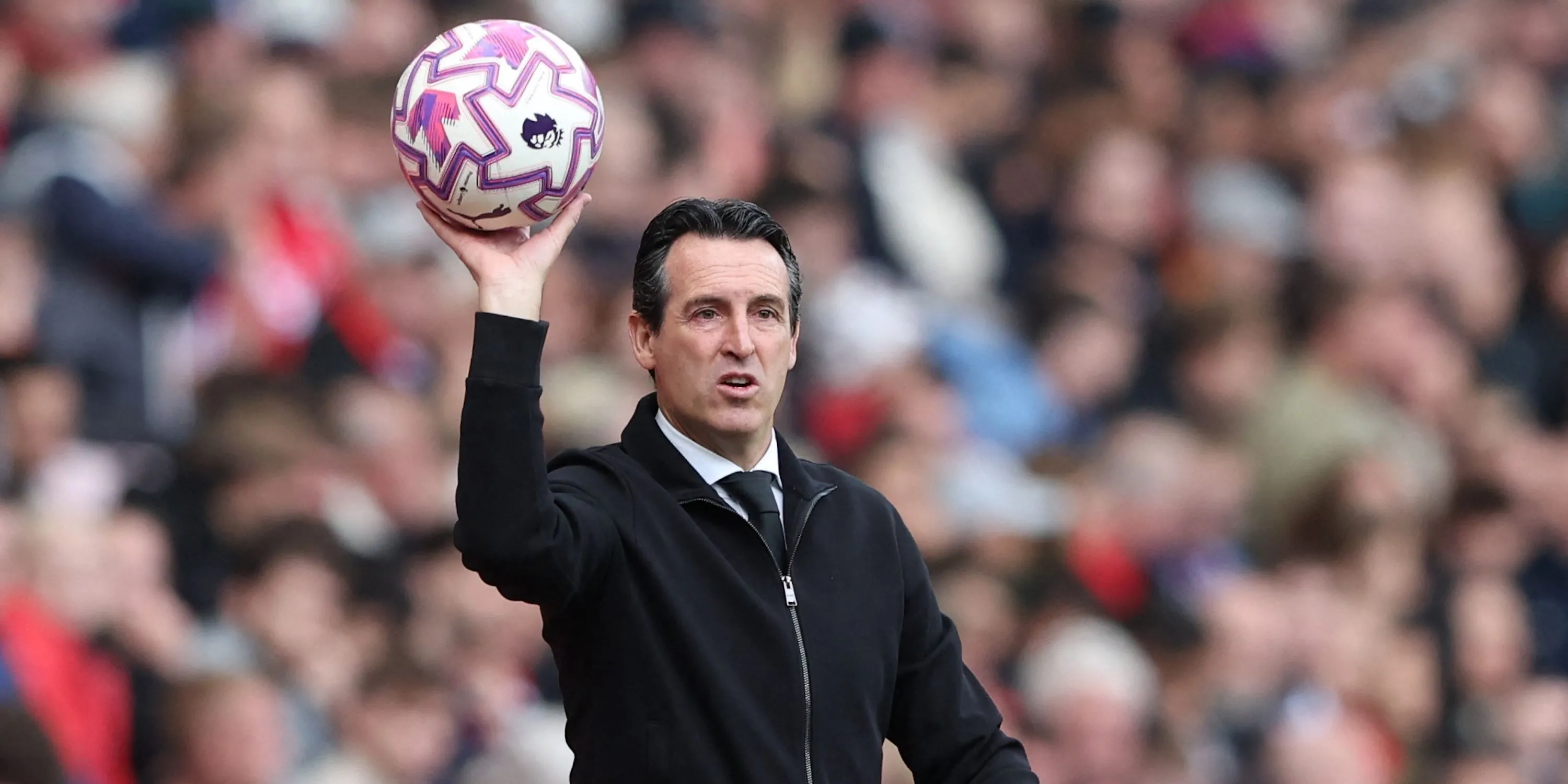 Unai Emery ôm bóng trận Aston Villa vs Man City tại Villa Park