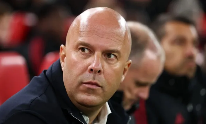 Arne Slot đang đối mặt với nhiều thách thức lớn tại Liverpool