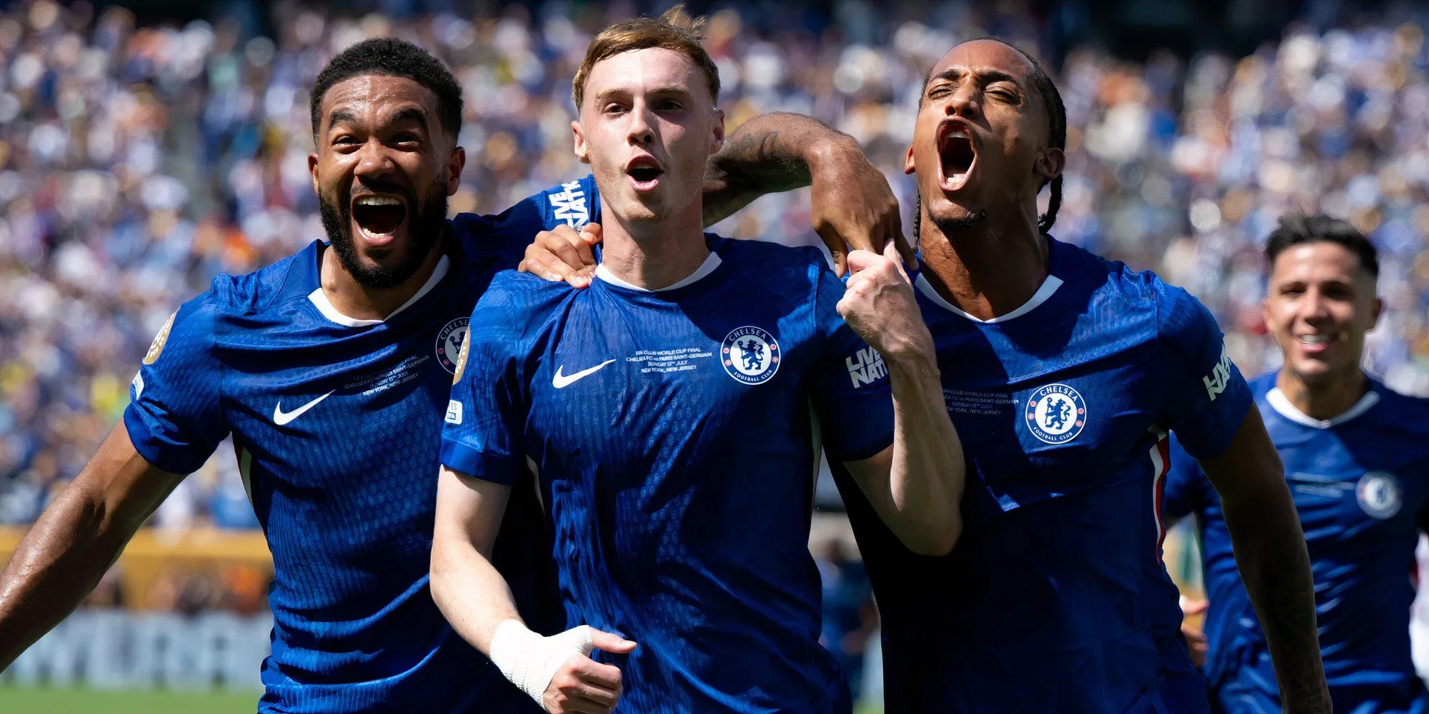 Bộ áo sân nhà Chelsea mùa giải 2025/26