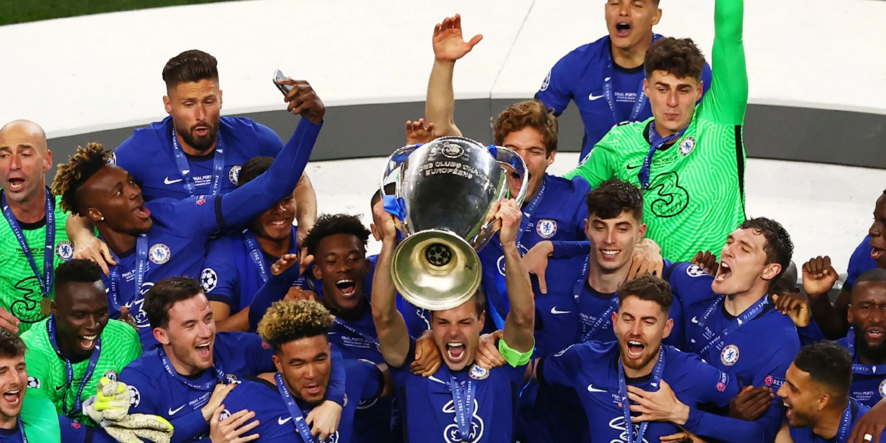 Cầu thủ Chelsea nâng cao Cúp Champions League sau chiến thắng năm 2021