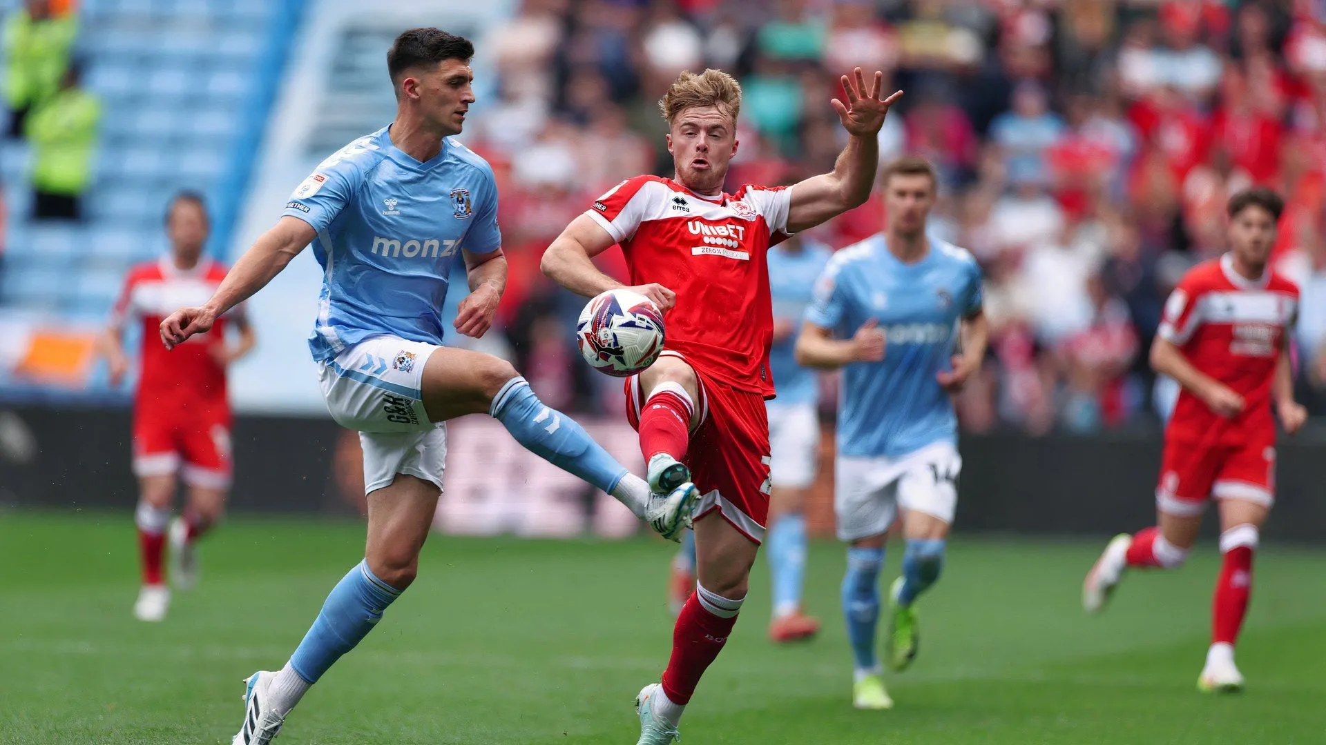 Christoph Klarer, trung vệ Birmingham City với cánh tay đội trưởng đầy trách nhiệm