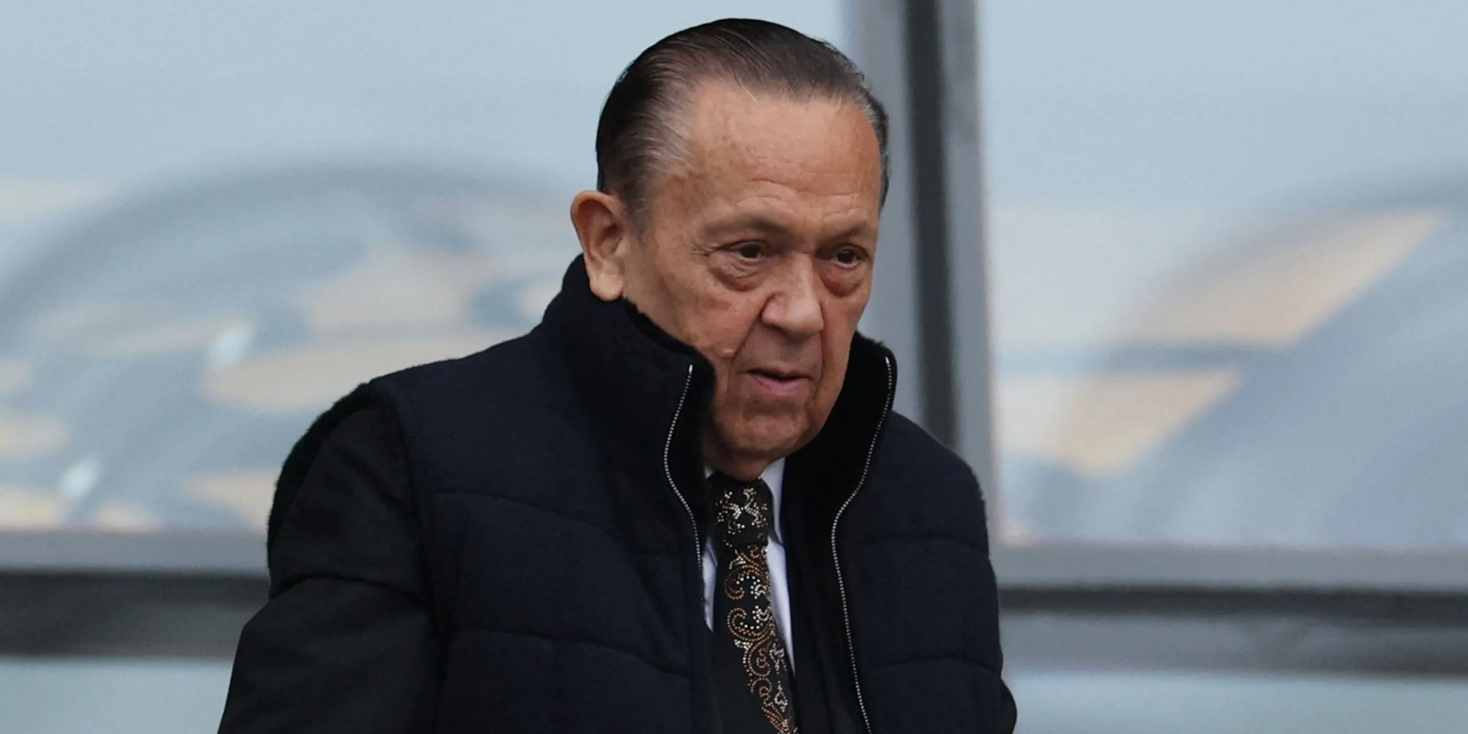 David Sullivan, chủ tịch West Ham, đối mặt với những thách thức tài chính lớn