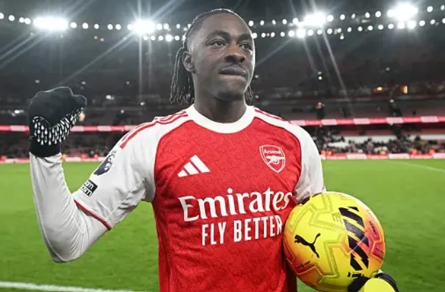 Eberechi Eze ăn mừng bàn thắng hat-trick trong trận derby Bắc London