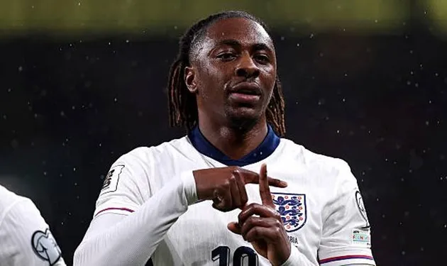 Eberechi Eze trong màu áo Arsenal và tuyển Anh thể hiện phong độ cao