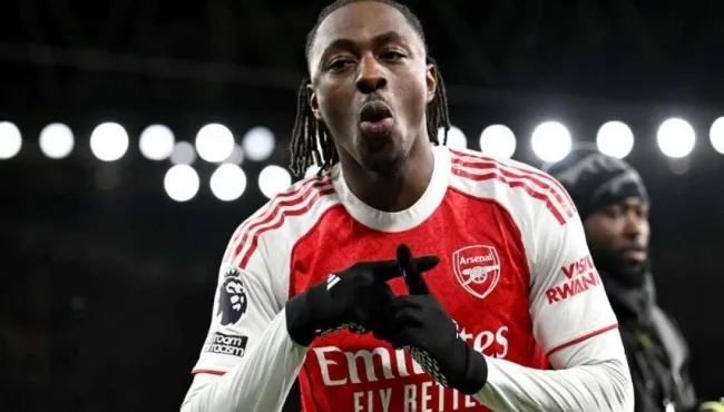 Eze lập hat-trick bàn thắng