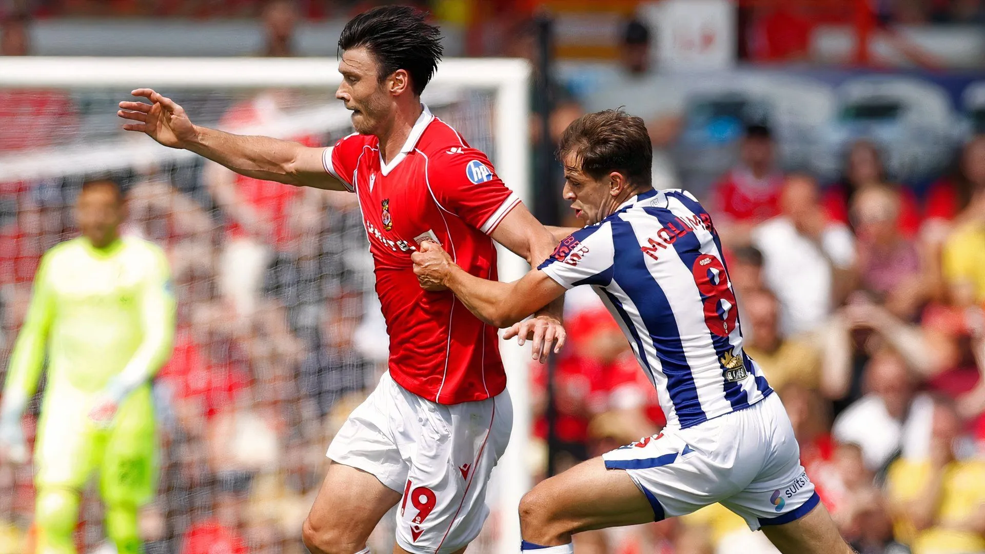 Jayson Molumby thi đấu cho West Brom trong trận gặp Wrexham, mở rộng cơ hội cho đội bóng xứ Albion