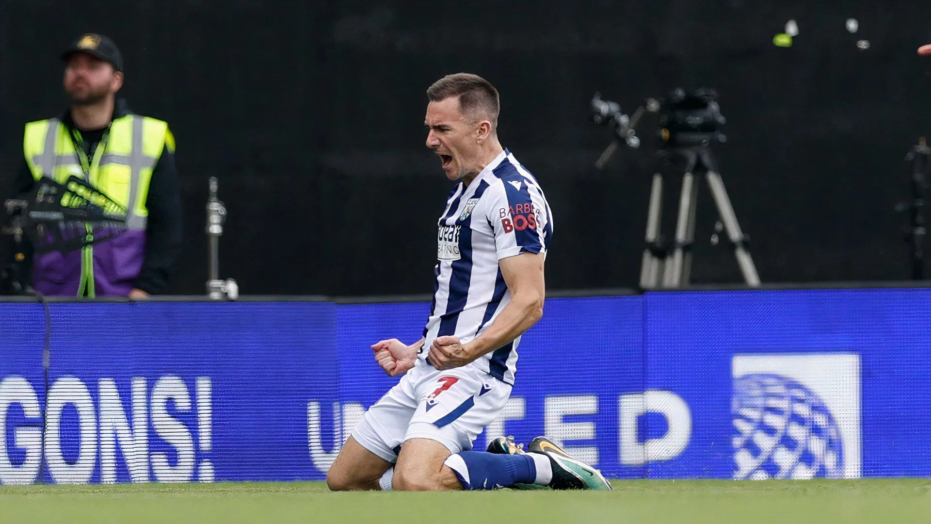 Jed Wallace ăn mừng cho West Brom, khoảnh khắc vinh quang giữa những ngày chấn thương