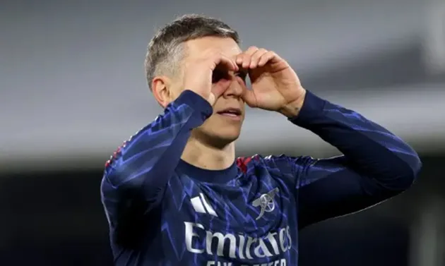 Leandro Trossard của Arsenal ăn mừng bàn thắng, cho thấy anh là một siêu dự bị