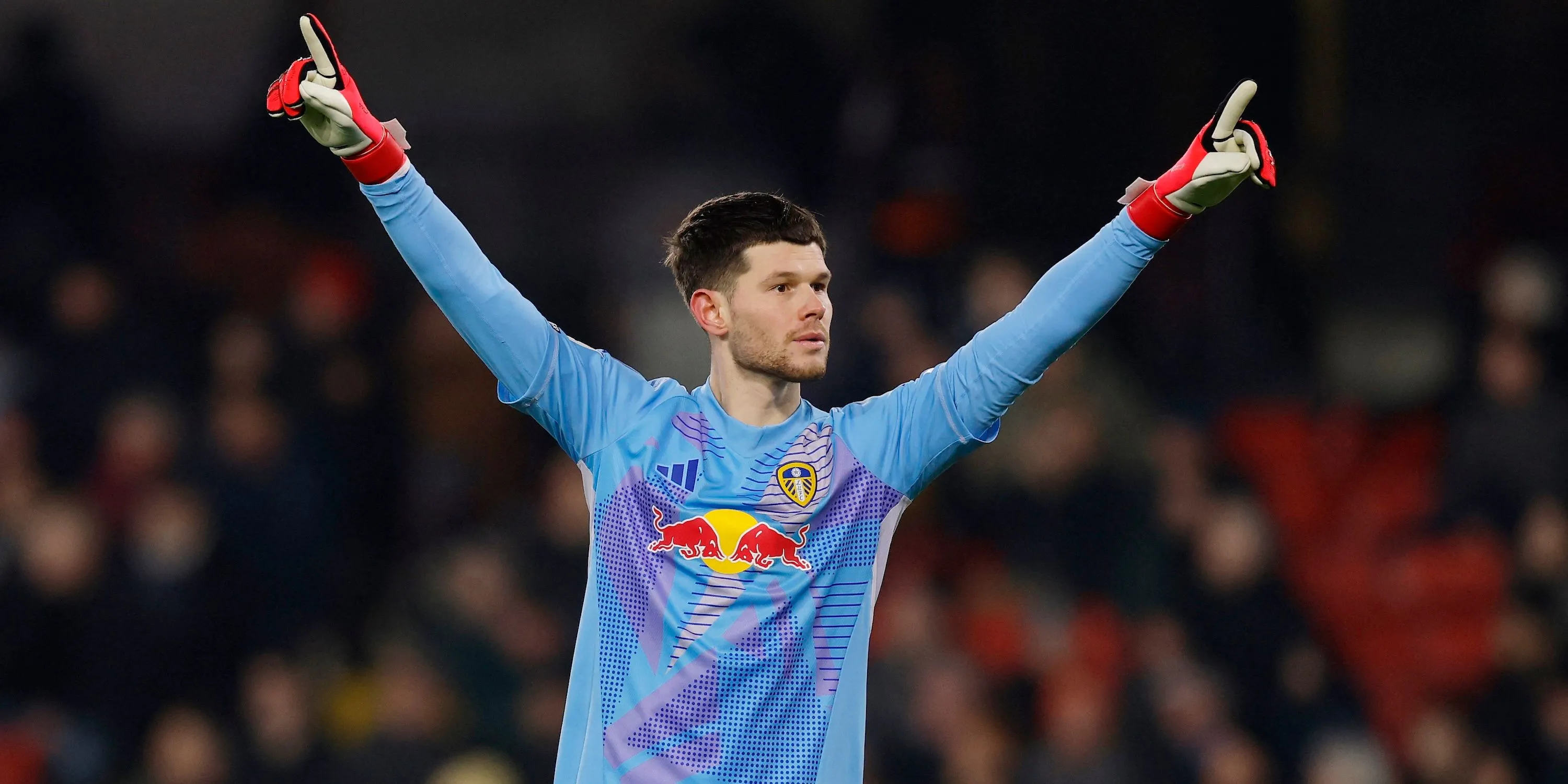 Meslier ăn mừng trong một khoảnh khắc bóng đá quá khứ