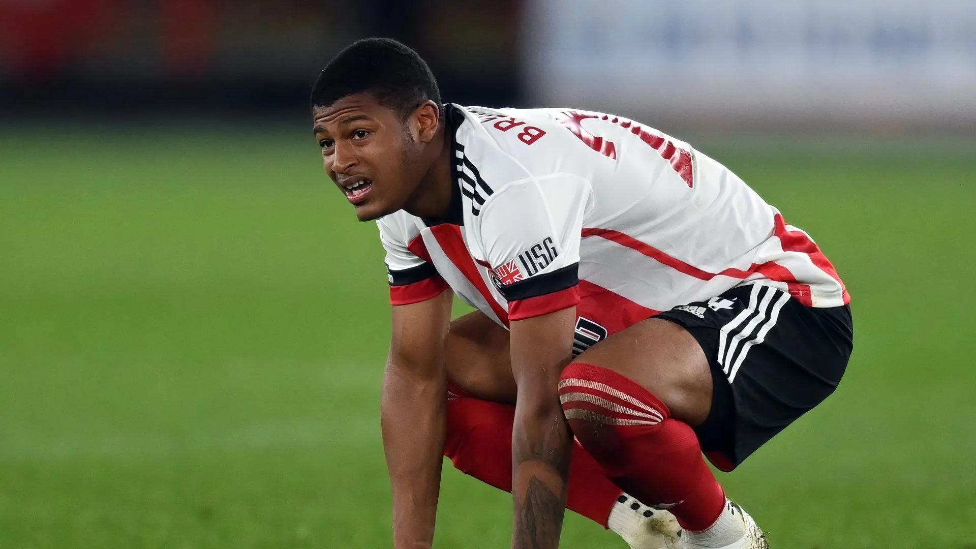 Rhian Brewster khoác áo Sheffield United trong một trận đấu
