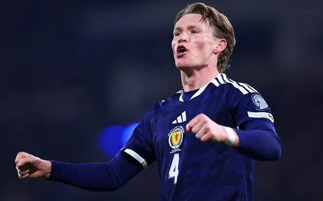 Scott McTominay ăn mừng sau khi ghi bàn cho đội tuyển Scotland