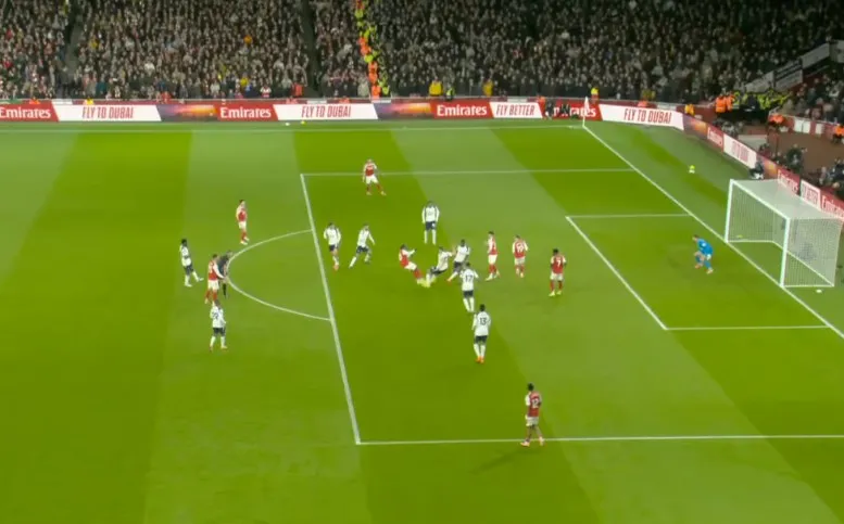 Tình huống dẫn đến bàn thắng đầu tiên của Eberechi Eze