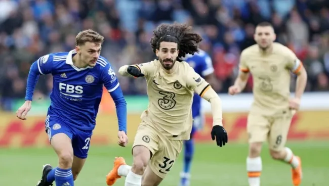 Cucurella đối đầu Kiernan Dewsbury-Hall