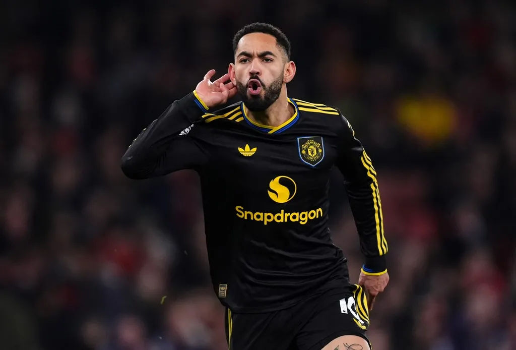 Cunha ghi bàn cho MU.