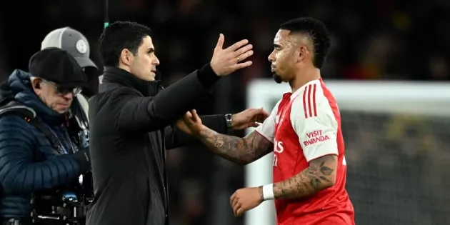 Jesus vật vờ và vô hại trước Nottingham.